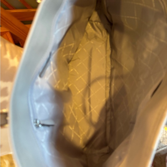 Michael Kors Jet Set Travel Tote for Women, Size XL - Bright White/Grey - Picture 3 of 4